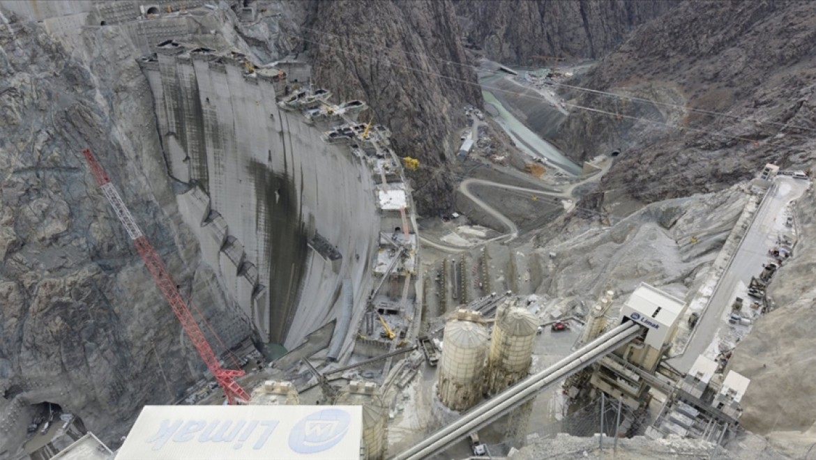 Türkiye'nin en yüksek barajının gövde yüksekliği 265 metreye ulaştı