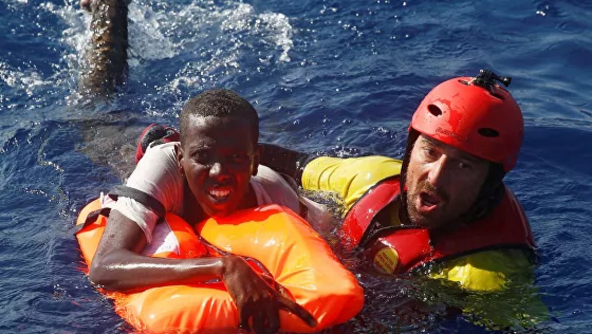 Akdeniz'deki tekne kazası: En az 100 ölü