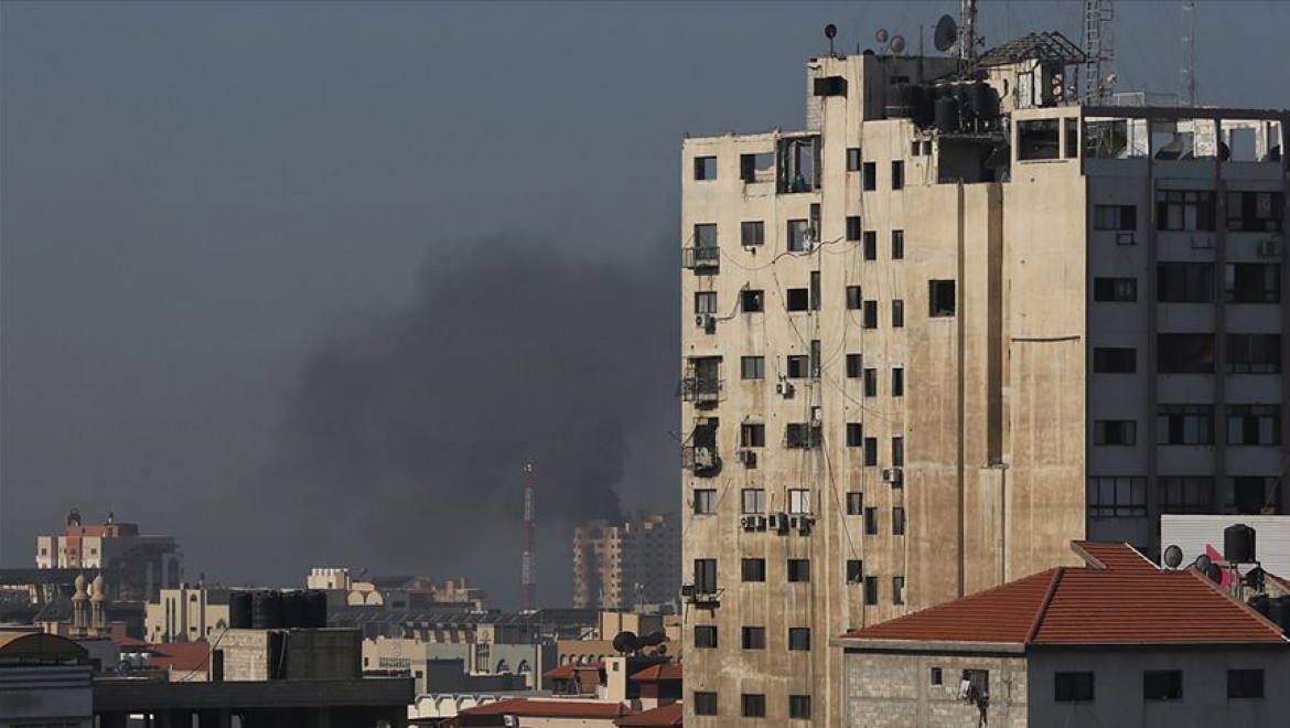 İsrail'den Gazze'de Hamas'a ait hedeflere hava saldırısı