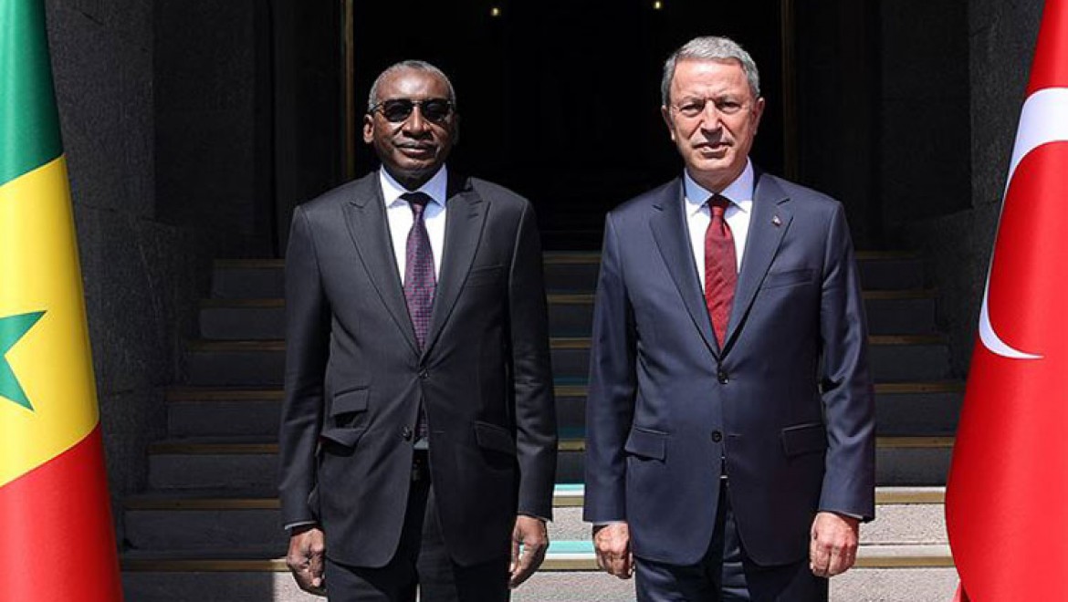 Akar, Senegal Silahlı Kuvvetler Bakanı ile görüştü