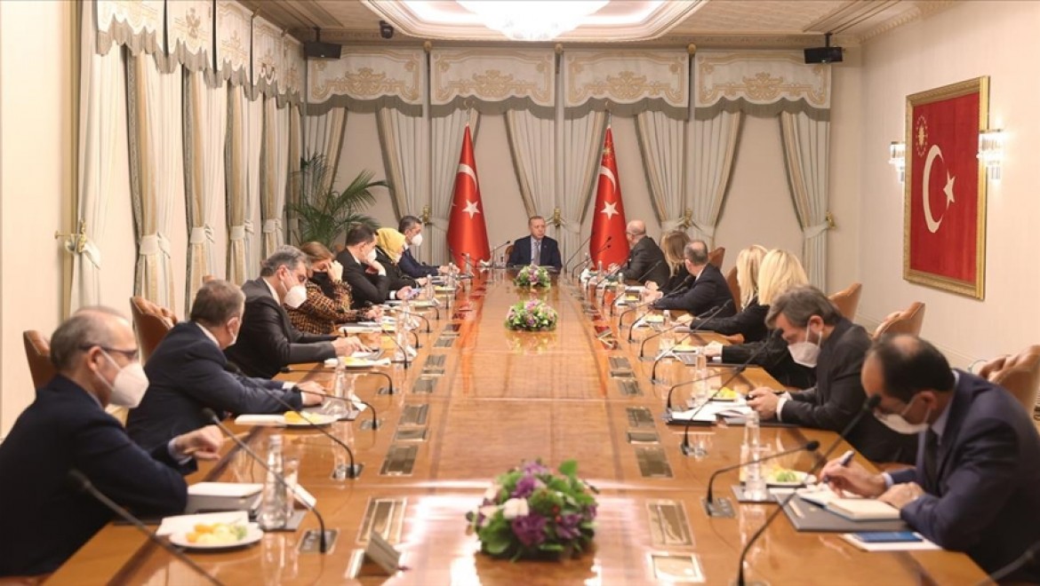 Cumhurbaşkanı Erdoğan, Darüşşafaka Yönetim Kurulu Başkanı Öktem ve beraberindekileri kabul etti