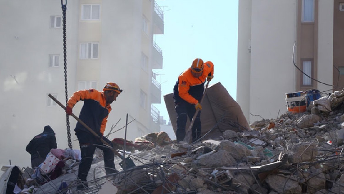 Adana'da depremde yıkılan apartmanı yapan kooperatifin kurucusu ve fenni mesulüne dava