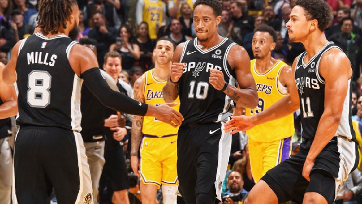 Lakers Uzattı, Spurs Kazandı