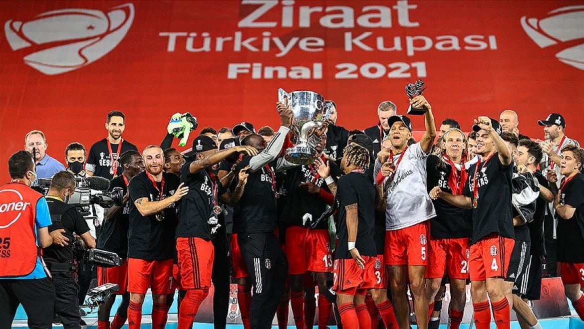 Beşiktaş Süper Lig'den sonra Ziraat Türkiye Kupası'nı da kazandı