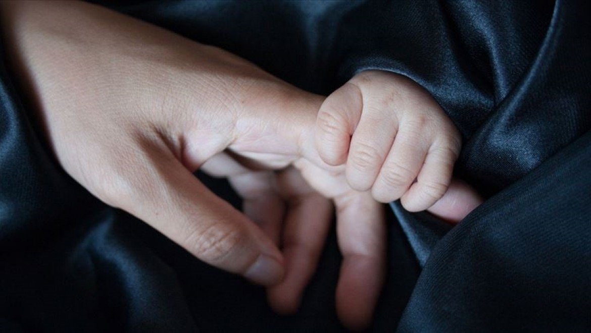 Hamileyken Kovid-19'a yakalanan annenin bebeği antikorlarla dünyaya geldi
