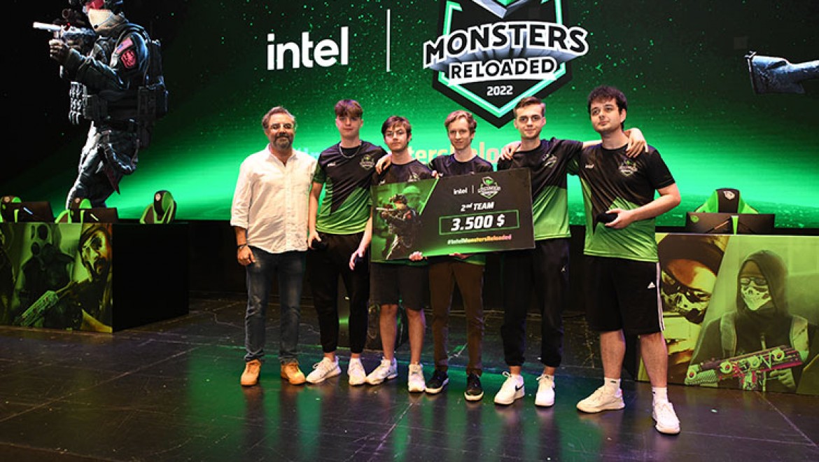 Yılın espor turnuvası Intel Monsters Reloaded 2022'nin finalleri nefes kesti
