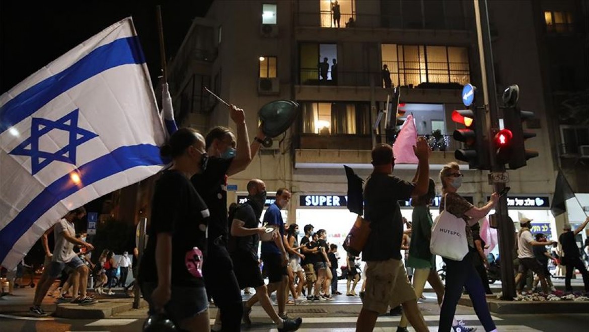 İsrail'de kısıtlamalar kaldırılınca Netanyahu karşıtları sokaklara döküldü