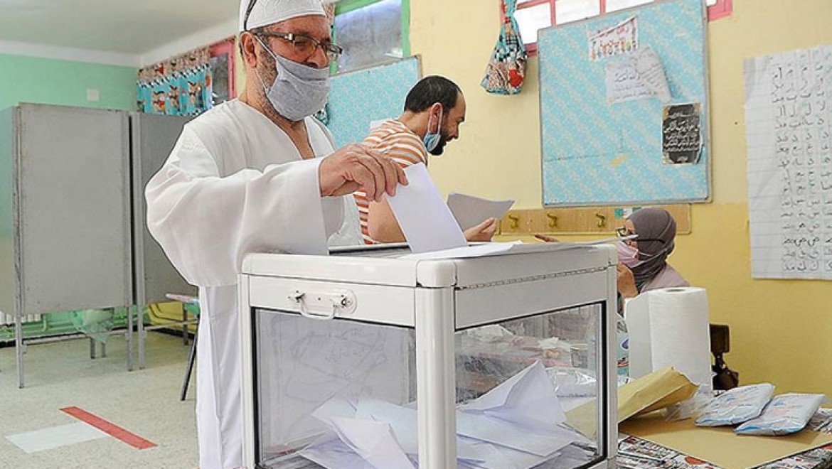 Cezayir'de rekor düşük katılımlı genel seçimin sonuçları ilk 24 saatte açıklanmadı