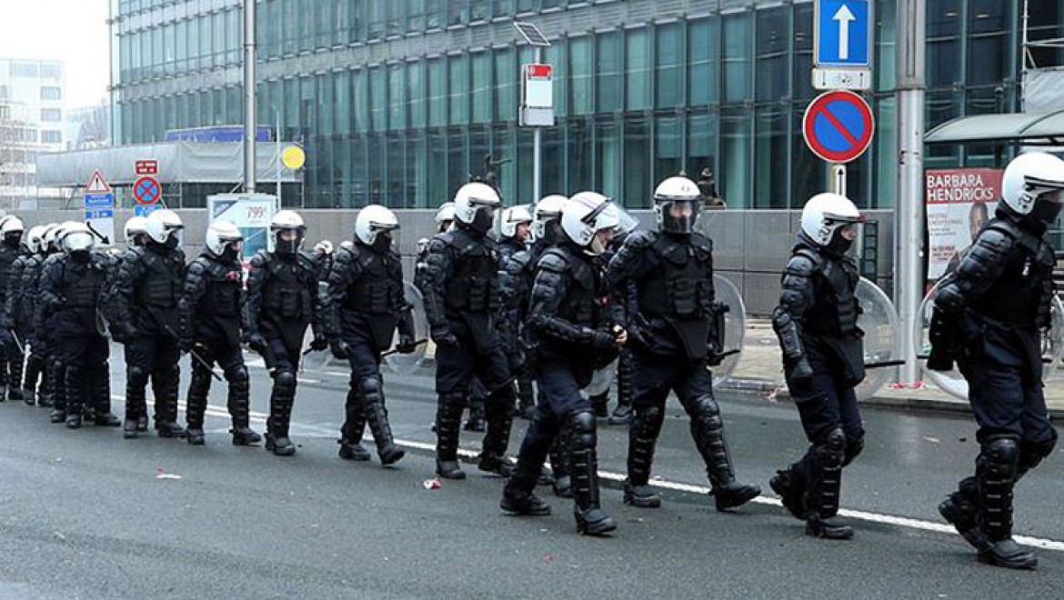 Brüksel'de Bomba Alarmı