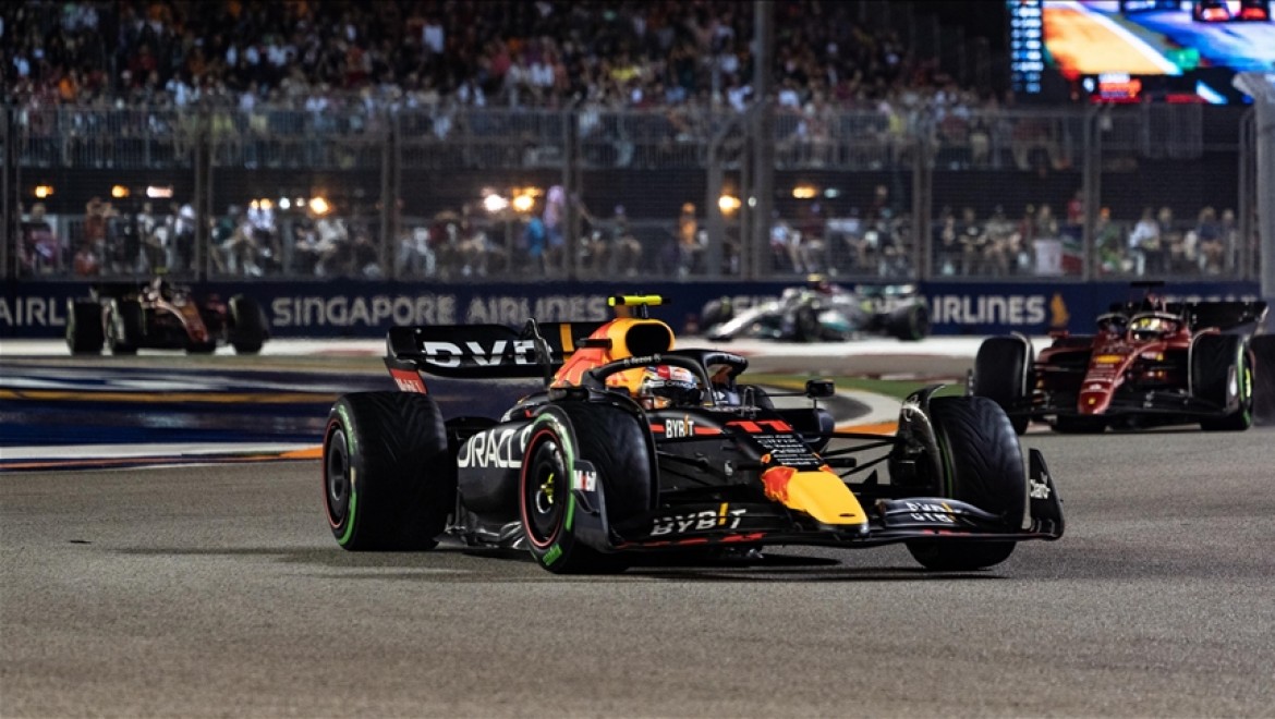 F1 Singapur Grand Prix'sini Sergio Perez kazandı