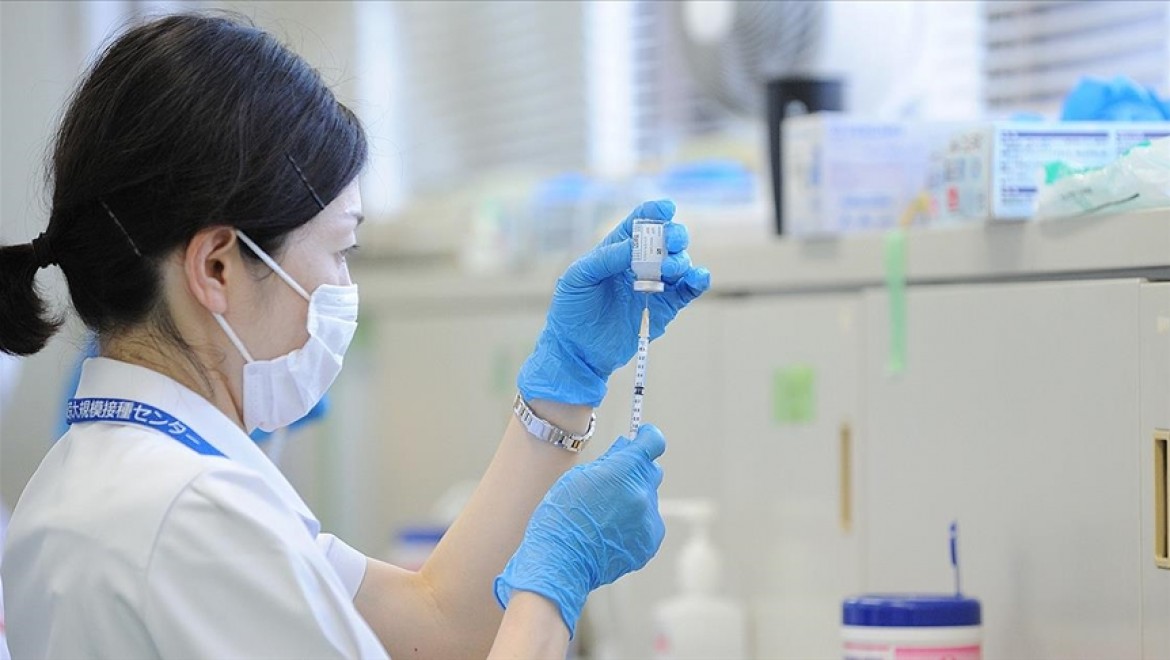 Japonya'da 65 yaş üstü, üçüncü doz aşılarını 2022 başında olacak
