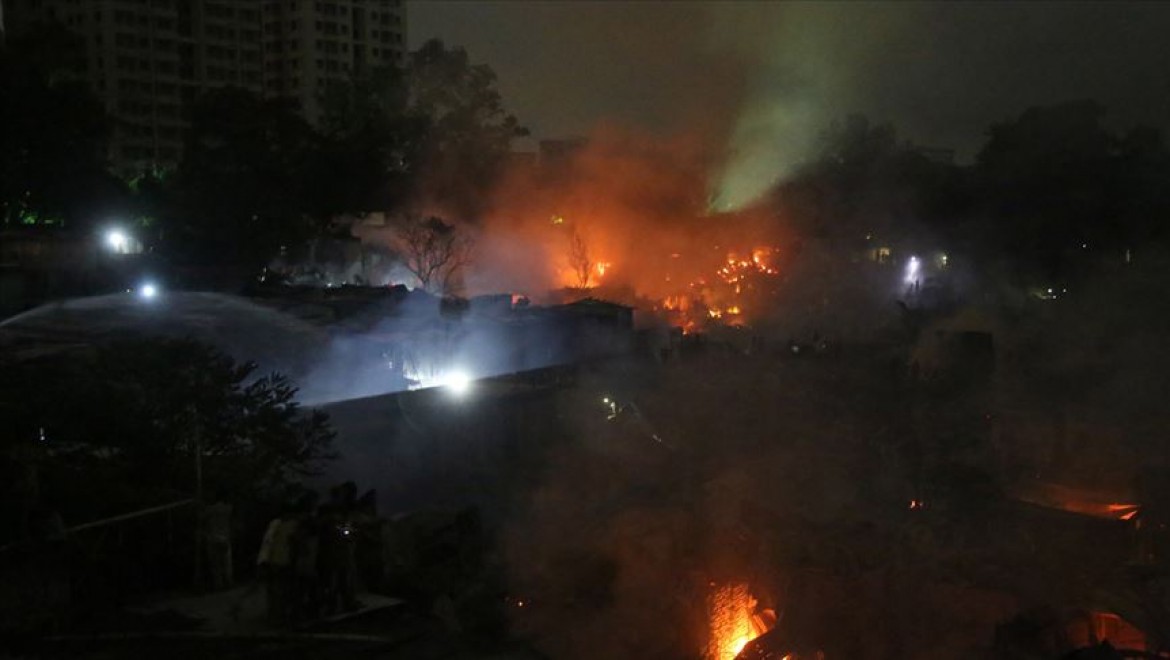 Bangladeş'teki yangın 50 bin kişiyi evsiz bıraktı