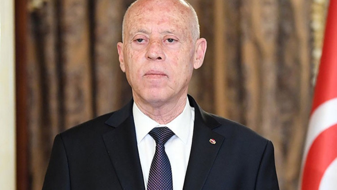 Tunus'ta cumhurbaşkanı başbakanı görevinden aldı...