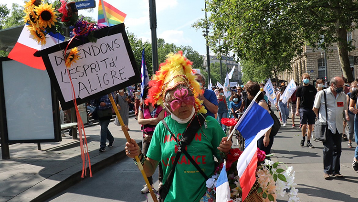 Fransa'da aşırı sağa karşı Özgürlük Yürüyüşü düzenlendi