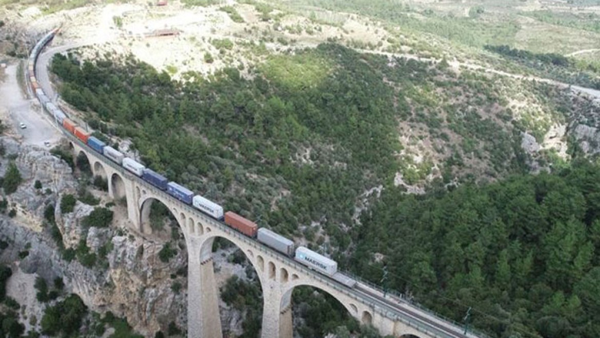 Asya-Avrupa demir yolu yük taşımacılığında Türkiye daha fazla rol alacak