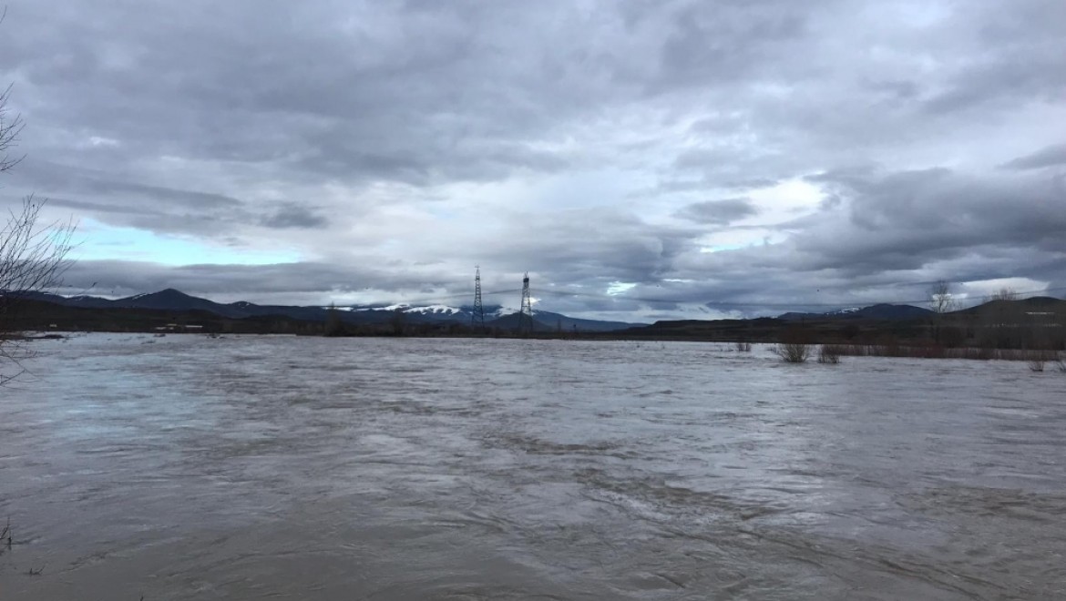 Aras Nehri Karların Erimesi Sonucu Yükseldi