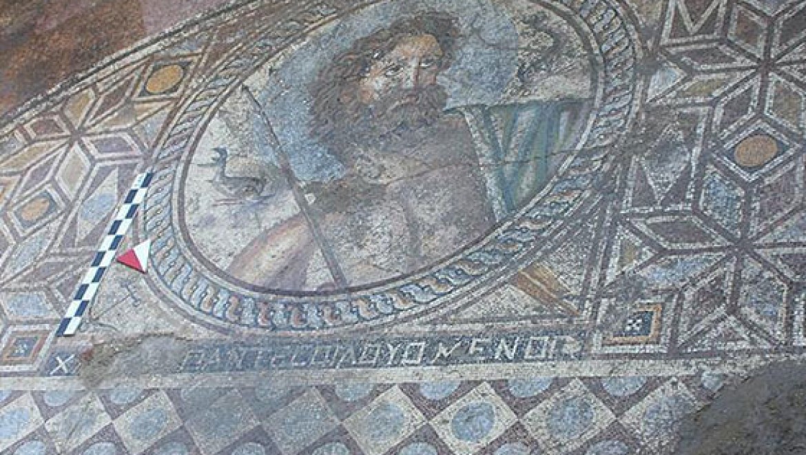 Antik kentte Poseidon tasvirli mozaik bulundu