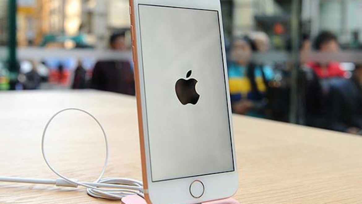 Apple'ın kapısı iPhone 7 alıcılarına açıldı