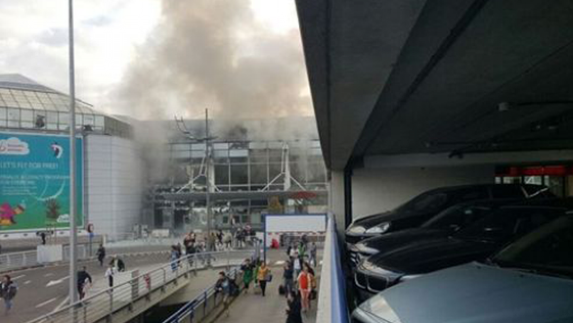 Brüksel Havalimanı'nda iki patlama
