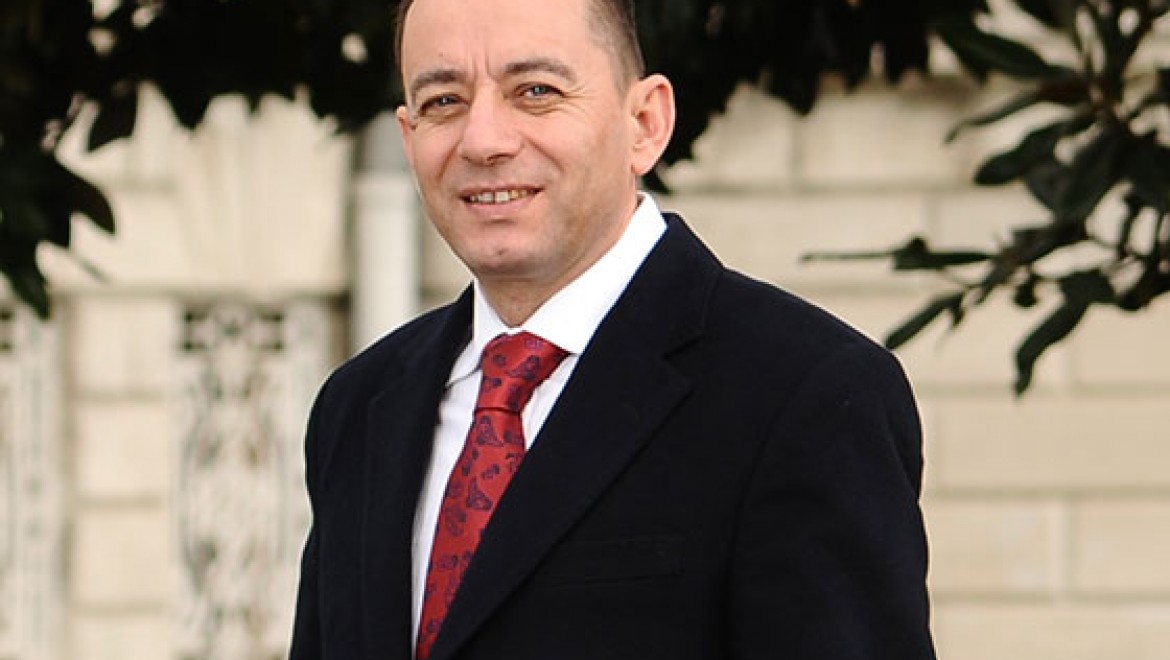 Prof. Dr. Bülent Arı istifa etti