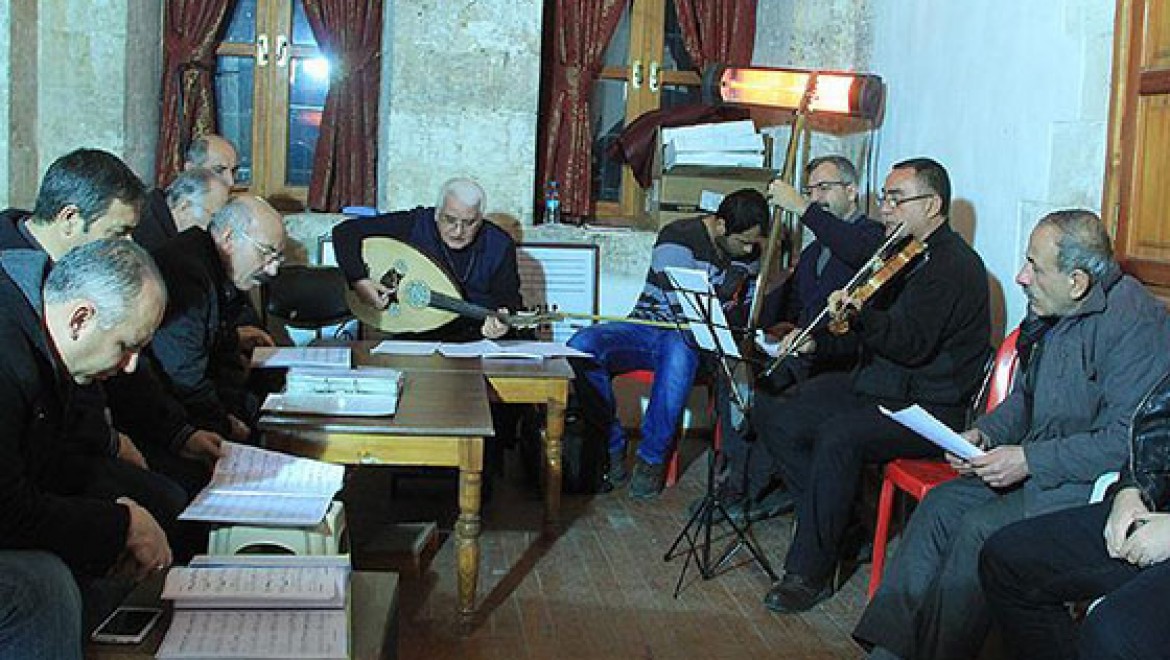 Streslerini Türk Sanat Müziği ile atıyorlar