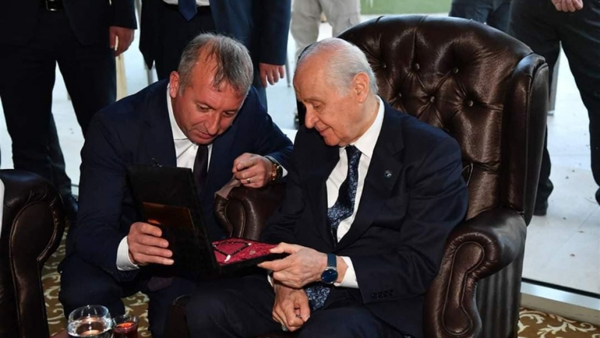 Başkan Aydın, MHP Lideri Bahçeli’ye Sanat-ı Tesbih Hediye Etti