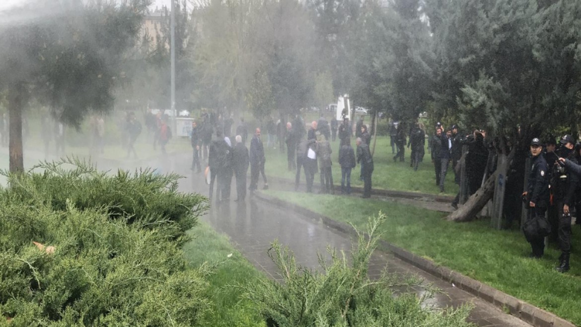 Diyarbakır’da İzinsiz Gösteriye Polis Müdahalesi