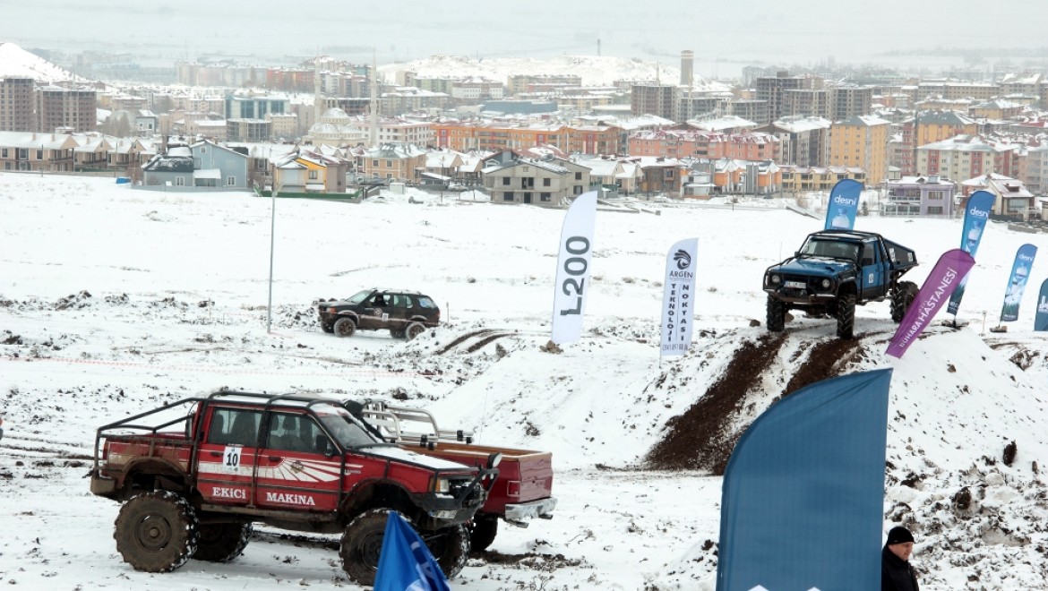Erzurum'da Off-road Yarışları Nefes Kesti