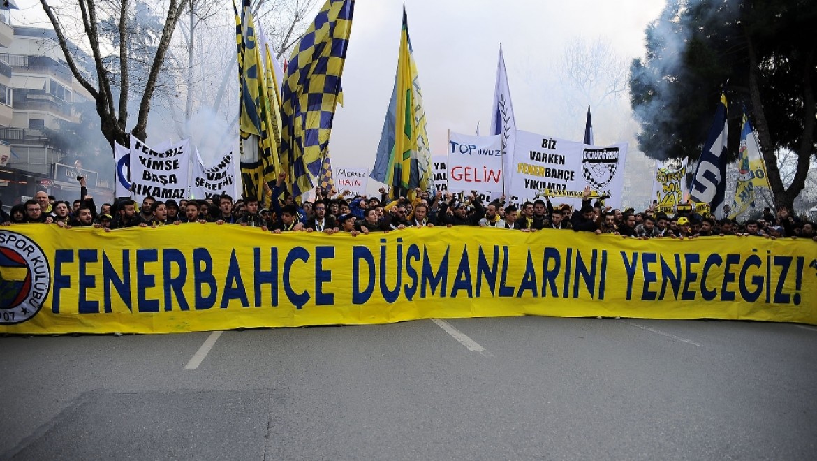 Fenerbahçeli Taraftarlar TFF'ye Tepki İçin Yürüdü