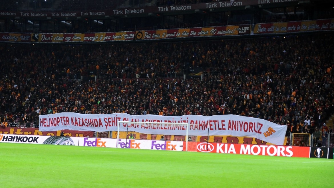 Galatasaray Taraftarından Anlamlı Pankartlar