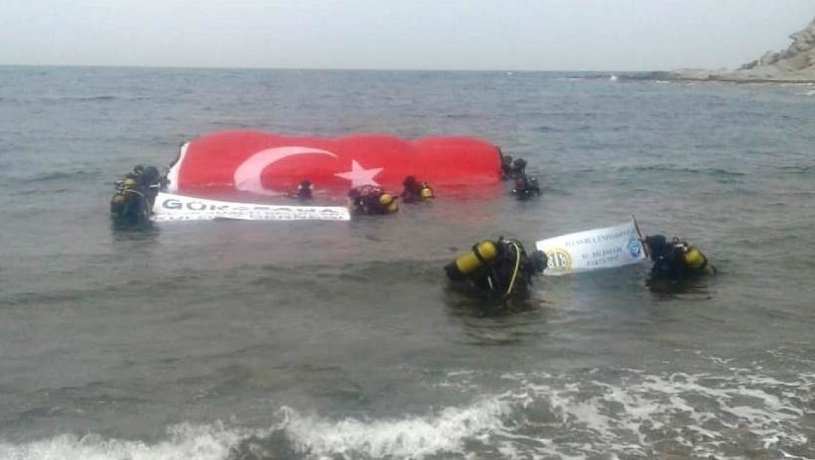 Su Altında Dev Türk Bayrağı Açtı