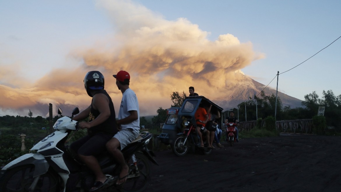 Filipinler'de 60 bin kişi tahliye edildi