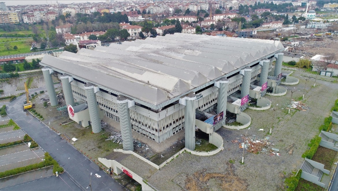 Abdi İpekçi Spor Salonu'nun yıkımına başlandı