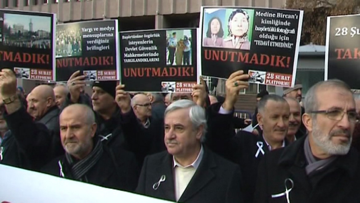 Ankara Adliyesi önünde '28 Şubat' eylemi