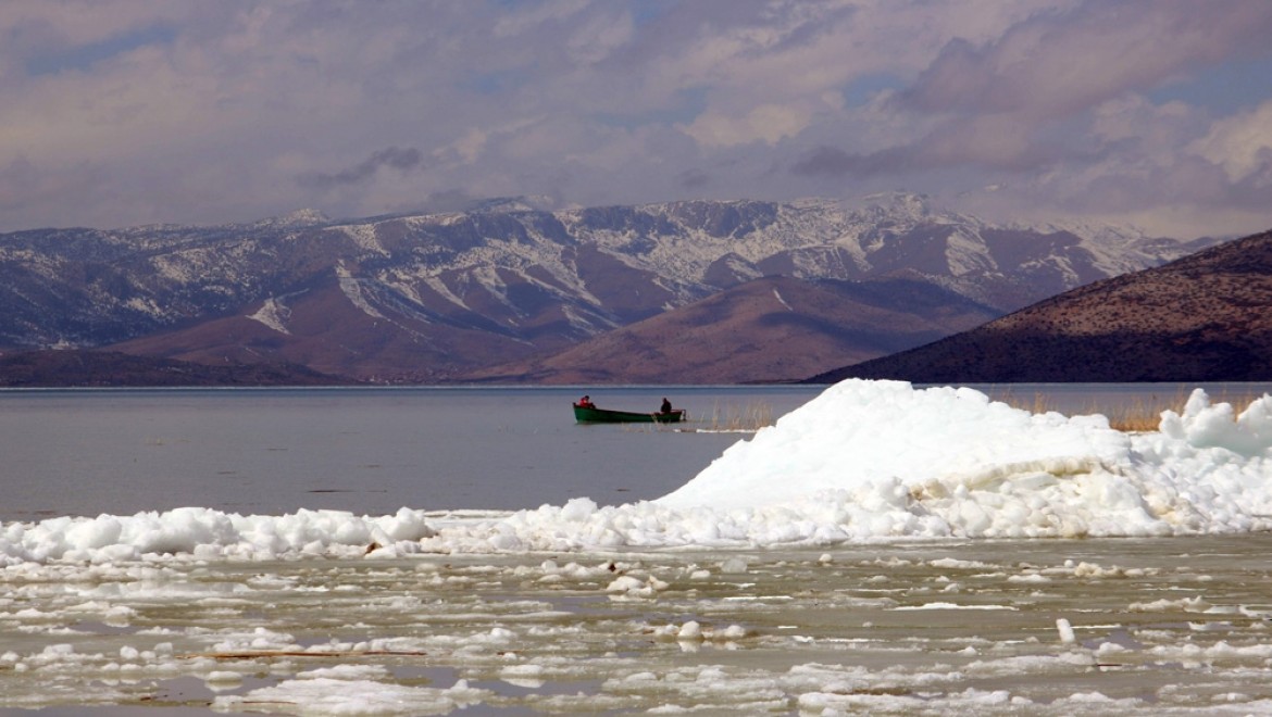 Beyşehir Gölü'ndeki buz adalarından kartpostallık görüntüler