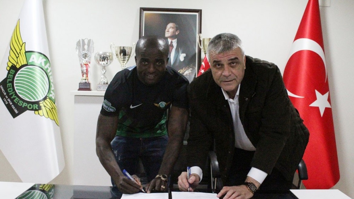 Dany Akhisarspor ile 2.5 yıllık smzleşme imzaladı
