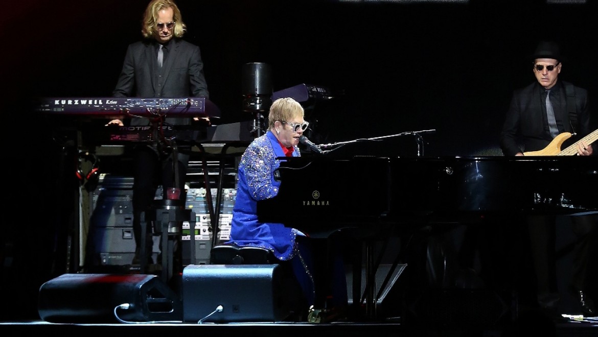 Elton John 'ara veriyor'