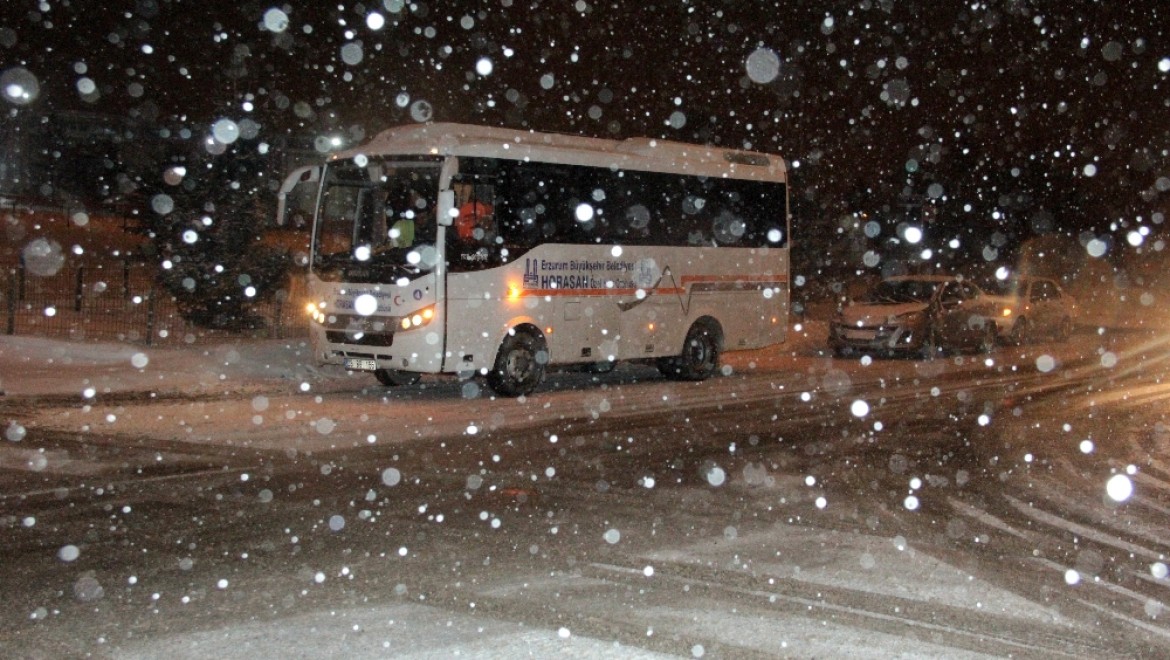 Erzurum’da Yoğun Kar Ve Tipi Yolları Ulaşıma Kapadı
