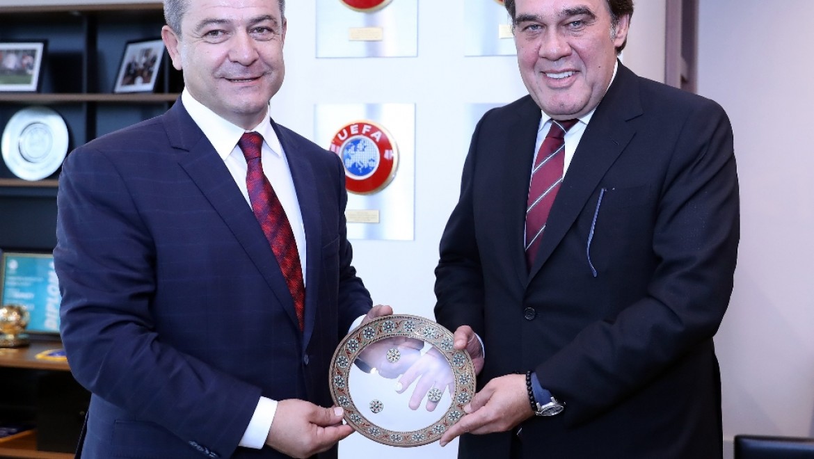 Eskişehirspor Başkanı Yıldırım Demirören ile görüştü