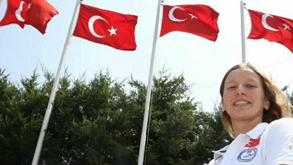 Galatasaraylı yüzücü Nida Eliz Üstündağ finalde