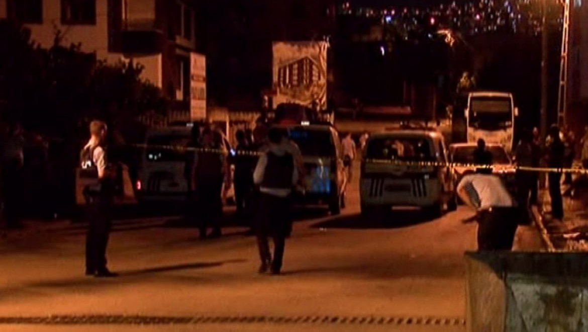 İstanbul'da kahvehaneye silahlı saldırı: 3 yaralı