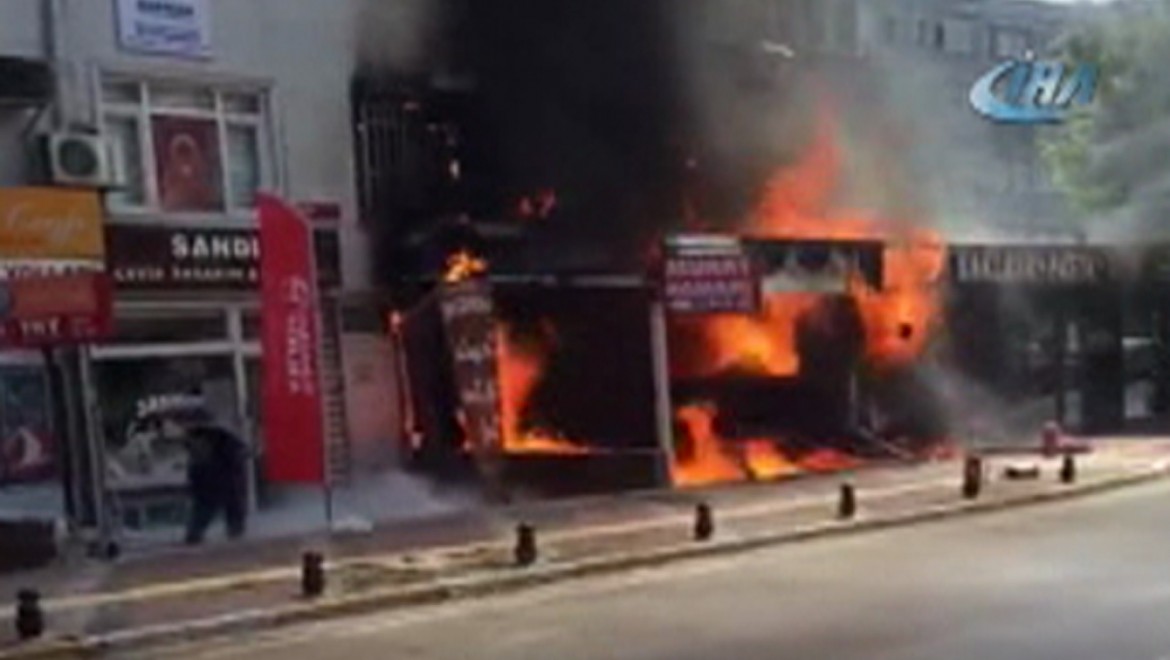 İstanbul'daki pastane yangınında faciadan dönüldü