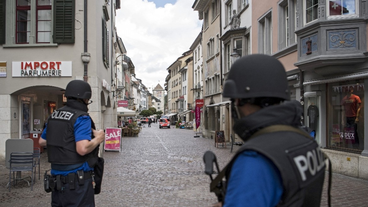 İsviçre'de testereli saldırgan dehşeti: 5 yaralı