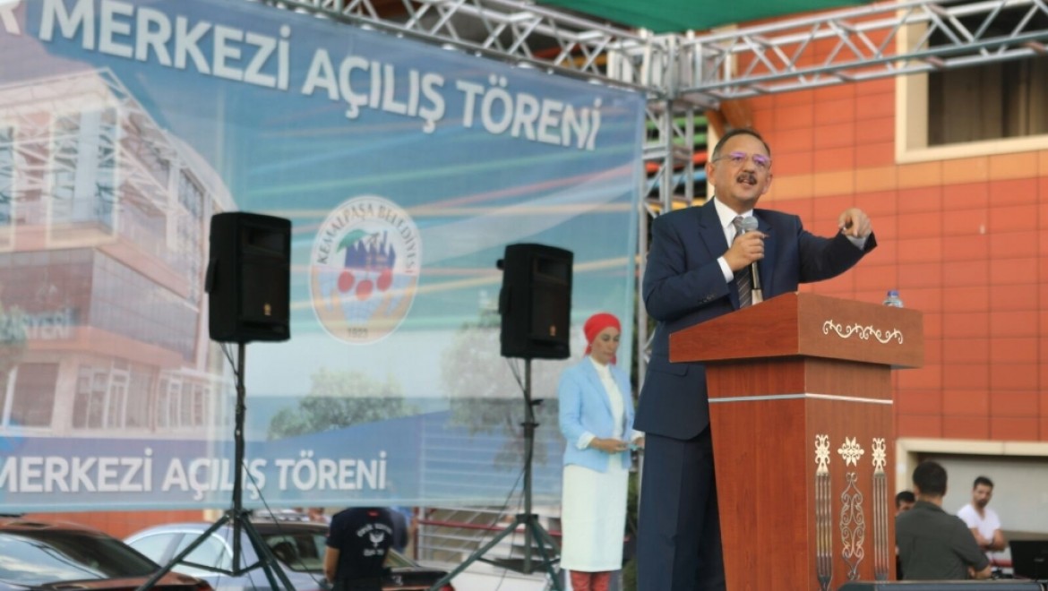 Özhaseki'den İzmir'e 'acemilerin elindeki kumaş' benzetmesi
