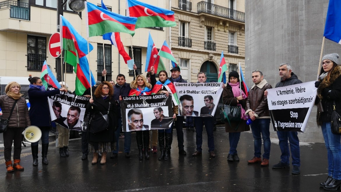 Paris'te Ermenistan protestosu