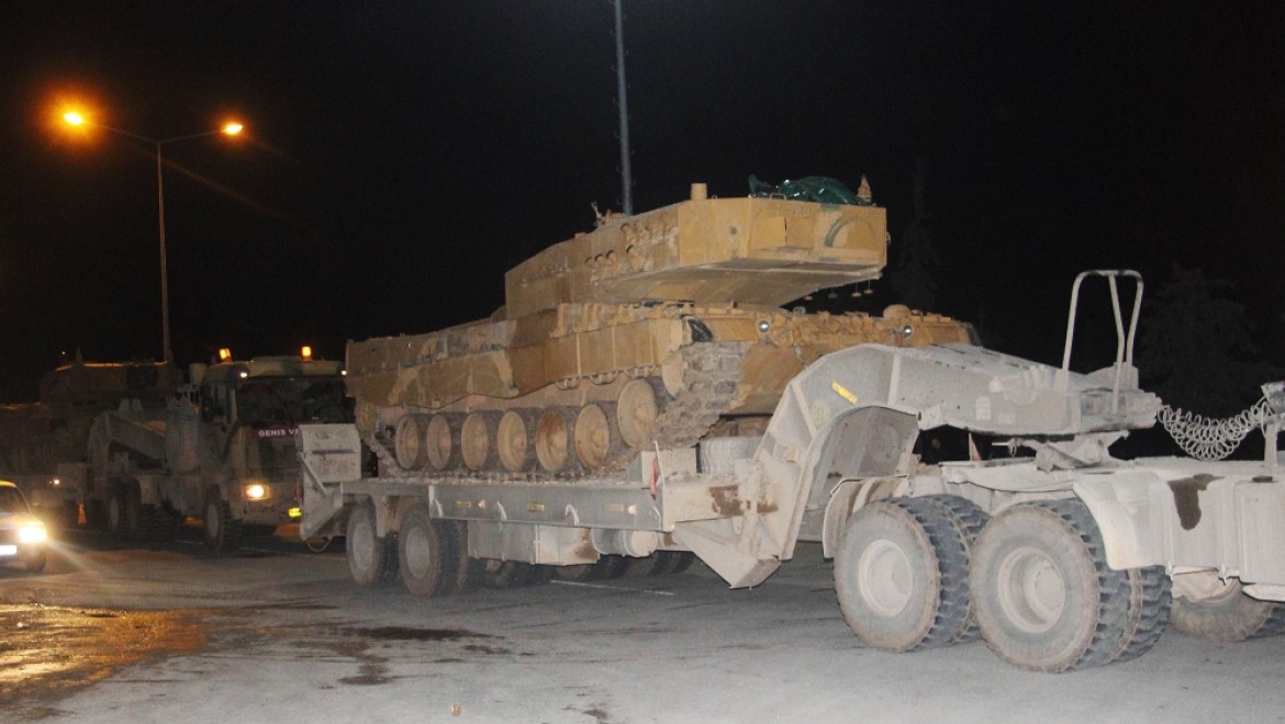 Türk tankları Suriye'ye geçiyor