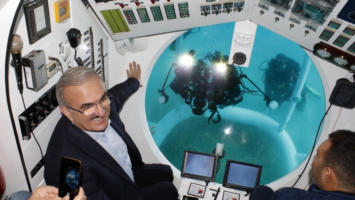 Türkiye'nin ilk turistik denizaltısı deneme dalışını yaptı