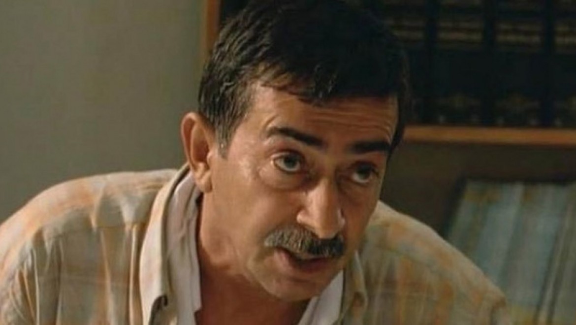 Usta oyuncu Turan Özdemir hayatını kaybetti