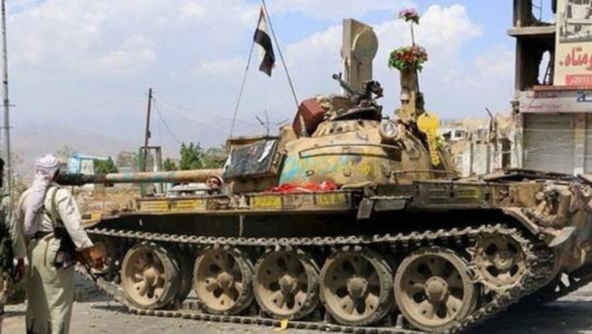 Yemen ordusu Cumhuriyet Sarayı'nı kontrol altına aldı
