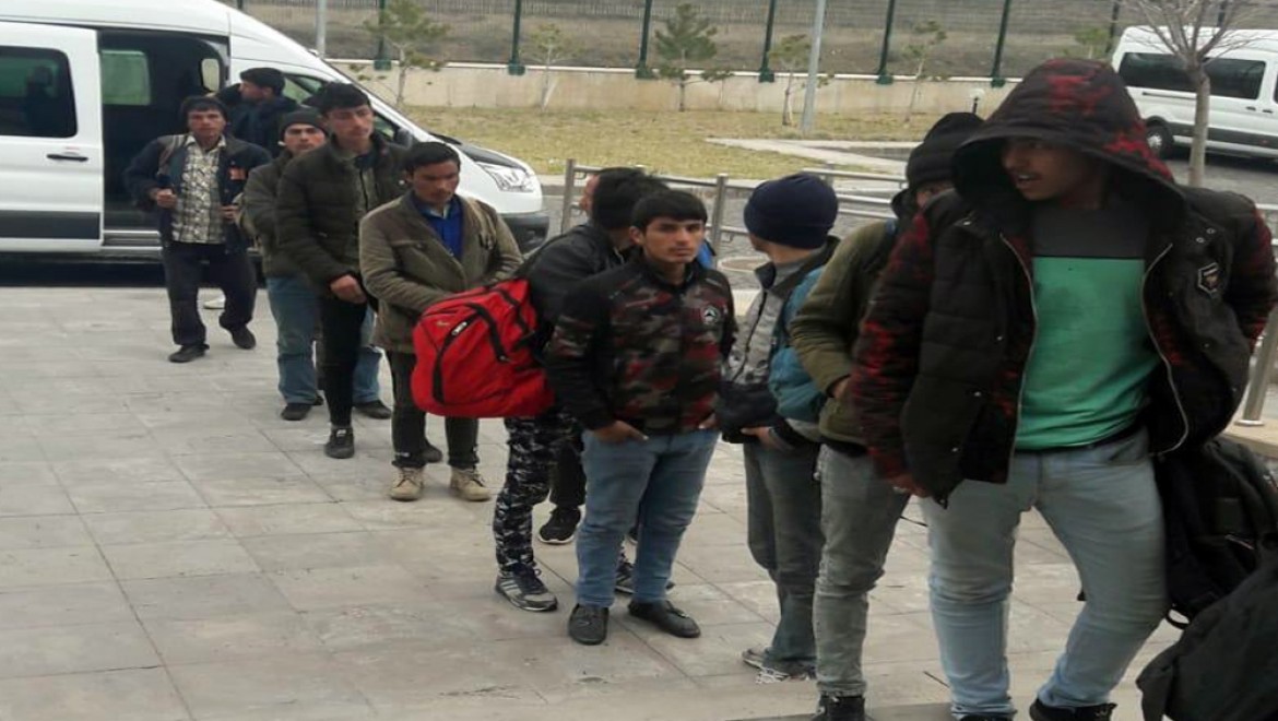 Kayseri’de 13 Kaçak Göçmen Yakalandı